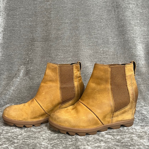 Sorel Shoes - Sorel Joan of Arctic Wedge II Chelsea Bootie | Camel Brown